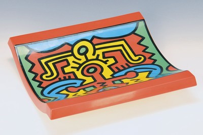 Keith Haring, 1958 Kutztown - 1990 New York, Spirit Of Art, New York Soho, The Estate of Keith Haring 1992, Ausformung Villeroy & Boch, Nr. 27/750, ...