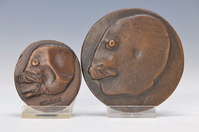 Paul Wunderlich, 1927 Eberswalde-2010 Saint- Pierre-de-Vassols, Konvolut aus 2 Bronzeskulpturen, je sign., num., je dat. 79, ca. 9x9 cm und 6x6 cm