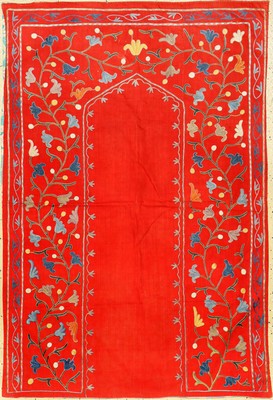 Rote Lakai Nim "Susani" antik (Gebetstypus), Usbekistan Shakhrisyabz, um 1920/1930, Seidenstickerei auf Baumwollgewebe. Seltene Nim-Susani ...