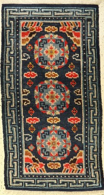 Meditationsteppich antik, Tibet, um 1900, Wolle auf Baumwolle, ca. 130 x 74 cm, EHZ: 3