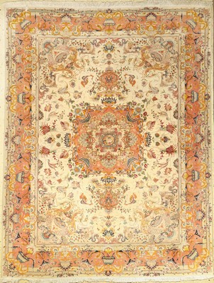Feiner Täbriz (Part-Silk) "50 RAJ", Persien, ca. 30 Jahre alt, Korkwolle mit Seide, ca. 200 x 156 cm, EHZ: 2. Harmonische Farben. Viel ...