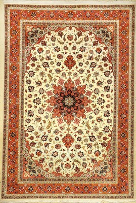 Feiner Täbriz "Part-Silk" alt (50 RAJ), Persien, ca. 50 Jahre alt, Korkwolle mit Seide, ca. 296 x 201 cm, EHZ: 2 (fachkundig gereinigt), ...