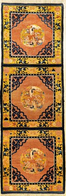Ning-Hsia "Sitzbankteppich" antik, Westchina, 19.Jhd., Korkwolle geknüpft auf Baumwolle. Hochwertiger Sitzbankteppich mit Schmetterling ...