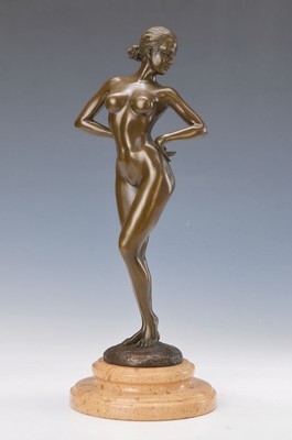Raymondo, Bildhauer des. 20. Jh., stehende weibliche Akt, sign., H. ca. 34 cm