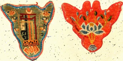 (2 Lots) Schigatse "Tier-Kopfschmuck" antik, Südtibet, um 1900, Wolle geknüpft auf Wolle. Seltener Tierschmuck der tibeter mit Lotus ...