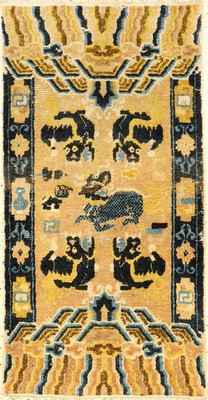 Seltener Ning-Hsia antik (Schneelöwen), Westchina, 1.Hälfte 19.Jhd., Wolle geknüpft auf Baumwolle. Rarer Zeremonialteppich mit sechs Schneelöwen ...
