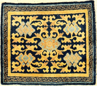 Seltene Ning-Hsia "Sitzmatte" antik, Westchina, um 1800, Wolle geknüpft auf Baumwolle. Früher Ning-Hsia wohl gefertigt für den ...