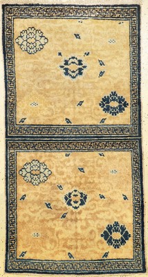 Früher Ning-Hsia "Sitzbankteppich" antik, Westchina, frühes 18.Jhd., Wolle geknüpft auf Baumwolle. Seltener früher Sitzbankteppich mit ...