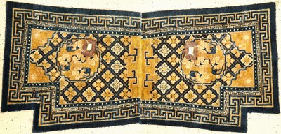 Feiner Ning-Hsia "Sattel" antik, Westchina, um 1800, Wolle geknüpft auf Baumwolle. Hochwertiger früher Sattel wohl gefertigt für den ...