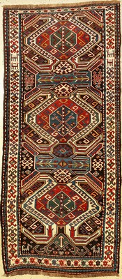 Lenkoran antik, Südkaukasus, 19.Jhd., Wolle geknüpft auf Wolle. Typischer Lenkoran aus dem Karabagh-Gebiet mit Riesenpalmetten. Unterschiedliche ...