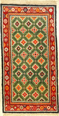 Grüner Gyantse "Khaden" alt, Südtibet, um 1920, Wolle geknüpft auf Wolle. Grüner tibetischer Meditationsteppich mit typischen allover ...