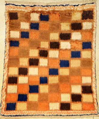 Bachtiari Gabbeh alt (Checkers-Board), Westliches Zentralpersien, um 1930, Wolle geknüpft auf Wolle mit weißen Baumwollschüßen. Seltener Gabbeh ...