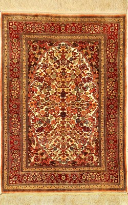 Feiner metallbroschierter Seiden Hereke alt (Signiert), Türkei, um 1960, reine Naturseide mit Metallbrokat. Eleganter Seiden Hereke im Stile der ...