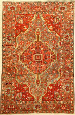 Farahan antik, Westpersien, Ende 19.Jhd., Wolle geknüpft auf Baumwolle. Dekorativer Farahan Teppich mit Medaillon-Nischen Muster in seltener ...