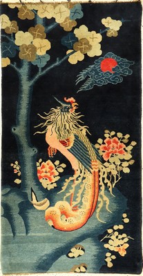 Feiner Pao Tao antik, Nordostchina, um 1900, Korkwolle geknüpft auf Baumwolle. Feiner Pao Tao Bildteppich mit Phönyxvogel und roter Sonne. ...
