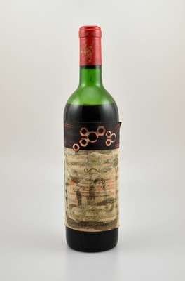 1 Flasche 1967 Chateau Mouton Rothschild, Pauillac, Grand Cru Classe, Füllstand: ca. low shoulder, Etikett beschmutzt bzw. besch., unverkostet, ...