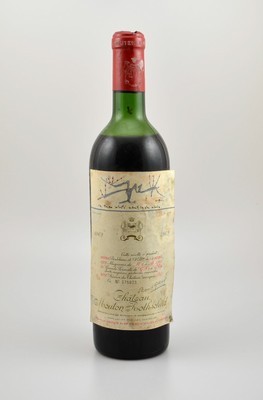 1 Flasche 1962 Chateau Mouton Rothschild, Füllstand: ca. mid shoulder, Etikett beschmutzt, Kapsel besch., unverkostet, Künstleretikett von Roberto ...