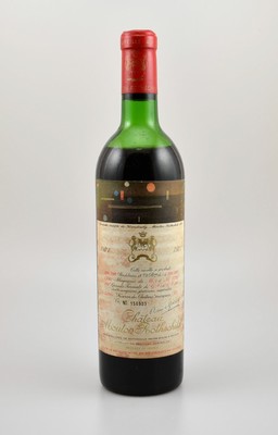 1 Flasche 1971 Chateau Mouton Rothschild, Pauillac, , Füllstand: ca. mid shoulder, Etikett beschmutzt, Bewertung: Falstaff Magazin 88/100 Punkte, ...