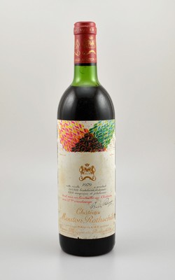 1 Flasche 1979 Chateau Mouton Rothschild, Pauillac, Premier Grand Cru Classe, ca. 75 cl, Füllstand: ca. upper mid shoulder, Etikett beschmutzt bzw. ...