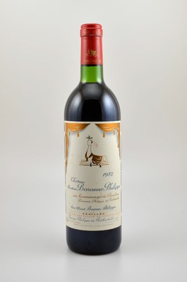 1 Flasche 1982 Chateau Mouton Baronne Philippe, en hommage a Pauline, Pauillac, ca. 75 cl, Füllstand: ca. top shoulder, guter Erhaltungszustand, ...