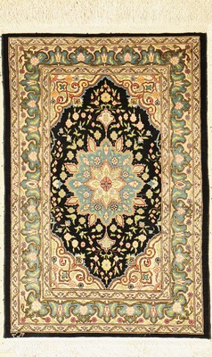 Hereke Seide signiert, Türkei, ca. 40 Jahre, reine Naturseide, ca. 72 x 49 cm, EHZ: 2