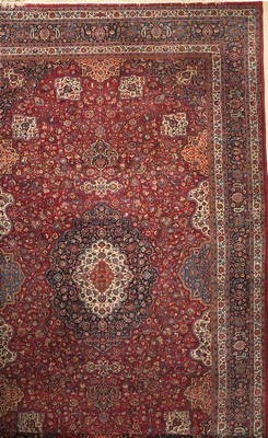 Mashad Signiert Amogli, Persien, ca. 70 Jahre, Wolle auf Baumwolle, ca. 650 x 390 cm, EHZ: 3(Mottenfrass Stellen)