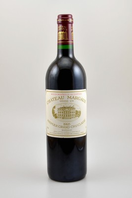 1 Flasche 1995 Chateau Margaux, Margaux, Premier Cru Classe, ca. 75 cl, 12,5 % Vol., Füllstand: ca. into neck, Etikett min. besch., unverkostet, ...