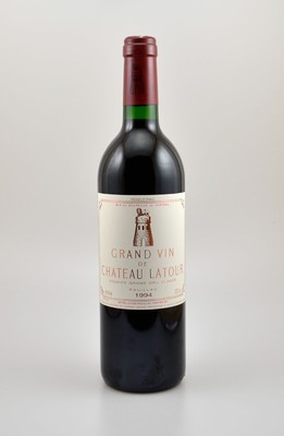 1 Flasche 1994 Chateau Latour, Pauillac, Premier Cru Classe, 12,5 % Vol., ca. 75 cl, Füllstand: into neck, sehr guter Erhaltungszustand, im orig. ...