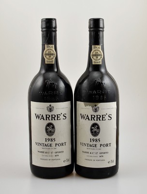 2 Flaschen 1985 Warre's Vintage Port, Oporto, je ca. 75 cl, Füllstände: je ca. into neck, bottled 1987, gute Erhaltungszustände, unverkostet