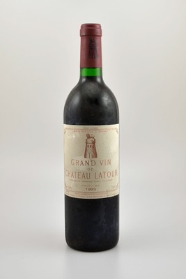 1 Flasche 1993 Chateau Latour, Pauillac, Premier Cru Classe, ca. 75 cl, 12,5 % Vol., Füllstand: into neck, Etikett l. beschmutzt, unverkostet, ...