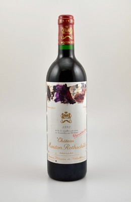 1 Flasche 1992 Chateau Mouton Rothschild, Pauillac, Premier Grand Cru Classe, ca. 75 cl,12,5 % Vol., Füllstand: into neck, Etikett min. beschmutzt, ...