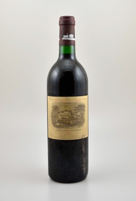 1 Flasche 1993 Chateau Lafite Rothschild, Pauillac, Premier Cru Classe, ca. 75 cl, 12,5 % Vol., Füllstand: into neck, Etikett l. beschmutzt, ...