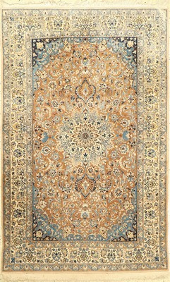 Nain alt, Persien, ca. 60 Jahre, Korkwolle mit Seide, ca. 192 x 121 cm, feine Qualität, leichter alter Mottenfraß, EHZ: 2