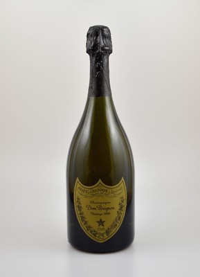 1 Flasche 1996 Dom Perignon, Champagne, Brut, ca. 75 cl, 12,5 % Vol., Abstand zwischen Flaschenboden und Champagner: ca. 1 cm, hervorragender ...