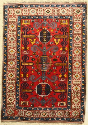 Eriwan, Russland, ca. 50 Jahre, Wolle auf Wolle, ca. 160 x 114 cm, EHZ: 4(mehere Löcher)