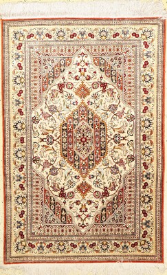 Ghom Seide, Persien, ca. 50 Jahre, Naturseide, ca. 150 x 99 cm, EHZ: 2-3