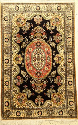 Ghom Seide, Persien, ca. 50 Jahre, Naturseide, ca. 167 x 109 cm, EHZ: 2