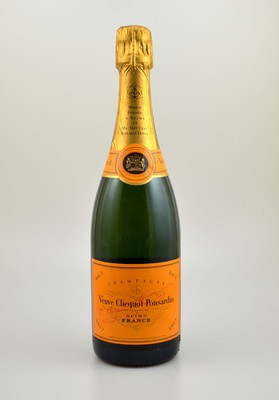 4 Flaschen Champagne Veuve Clicquot Ponsardin , Reims, Brut, je ca. 75 cl, 12 % Vol., Abstände zwischen Flaschenboden und Champagner: ca. 1 cm, gute ...