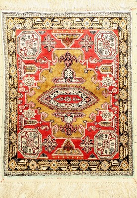 Seiden Ghom alt, Persien, ca. 40 Jahre, reine Naturseide, ca. 70 x 54 cm, EHZ: 2