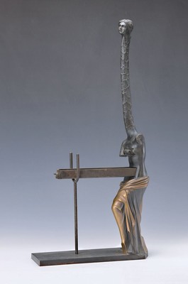 Salvador Dali, Figueras 1904- 1989, venus a la giraffe, Bronze, patiniert, z.T. mit beweglichen Elementen, auf Sockel signiert und num. 612/1500, und ...