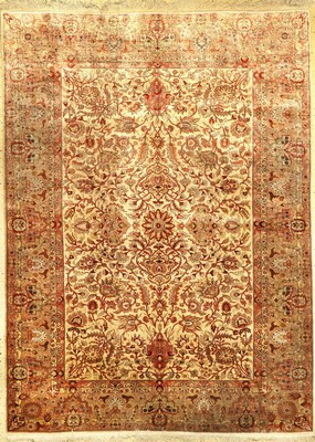 Kaisery Seide fein Türkei, ca. 60 Jahre, reine Naturseide, ca. 293 x 217 cm, EHZ: 2-3, (Metallbroschiert).