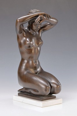 Arno Breker, 1900 Elberfeld-1991 Düsseldorf,Sinnende, Bronzeskulptur von 1980, signiert und num. 541/999, Steinplinthe, Gesamth. ca. 37cm