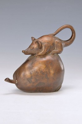 Gernot Rumpf, geb. 1941 Kaiserslautern, Maus auf Birne, Bronzeguß, num. 18/25, monogr., H. ca. 12cm