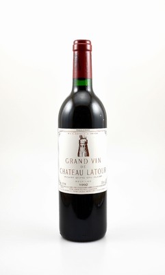 1 Flasche 1992 Chateau Latour, Pauillac, Premier Grand Cru Classe, ca. 75 cl,12,5 % Vol., Füllstand: into neck, hervorragender Erhaltungszustand, im ...