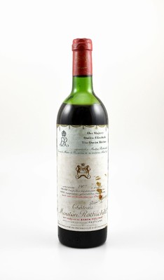1 Flasche 1977 Chateau Mouton Rothschild, Pauillac, Premier Grand Cru Classe, ca. 75 cl,Füllstand: ca. mid shoulder, Etikett beschmutzt, ...