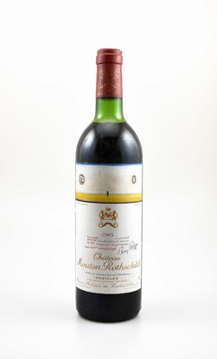 1 Flasche 1983 Chateau Mouton Rothschild, Pauillac, Premier Grand Cru Classe, ca. 75 cl,Füllstand: ca. top shoulder, guter Erhaltungszustand, ...