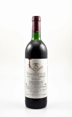 1 Flaschen 1970 Vega-Sicilia Unico, Ribera del Duero, ca. 75 cl, 13,5 % Vol., Füllstand : ca. top shoulder, Etikett l. beschmutzt, unverkostet, 97 ...