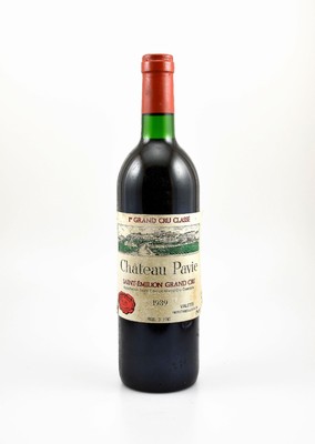 1 Flasche 1989 Chateau Pavie, Saint-Emilion Gran Cru, 1er Grand Cru Classe, ca. 75 cl , 13 % Vol., Füllstand: ca. into neck, Etikett min. besch., ...