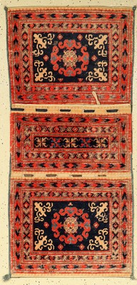 Khotan Doppeltasche um 1900, Ostturkistan, circa 127 x 60 cm.