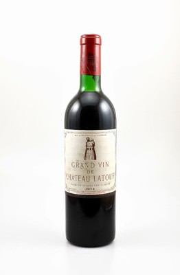 1 Flasche 1974 Chateau Latour, Pauillac, Premier Grand Cru Classe, ca. 73 cl,Füllstand: ca. top shoulder, Etikett l. beschmutzt, unverkostet, ...